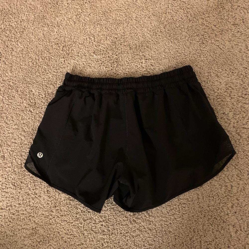Lululemon hotty hot shorts 4”🍋